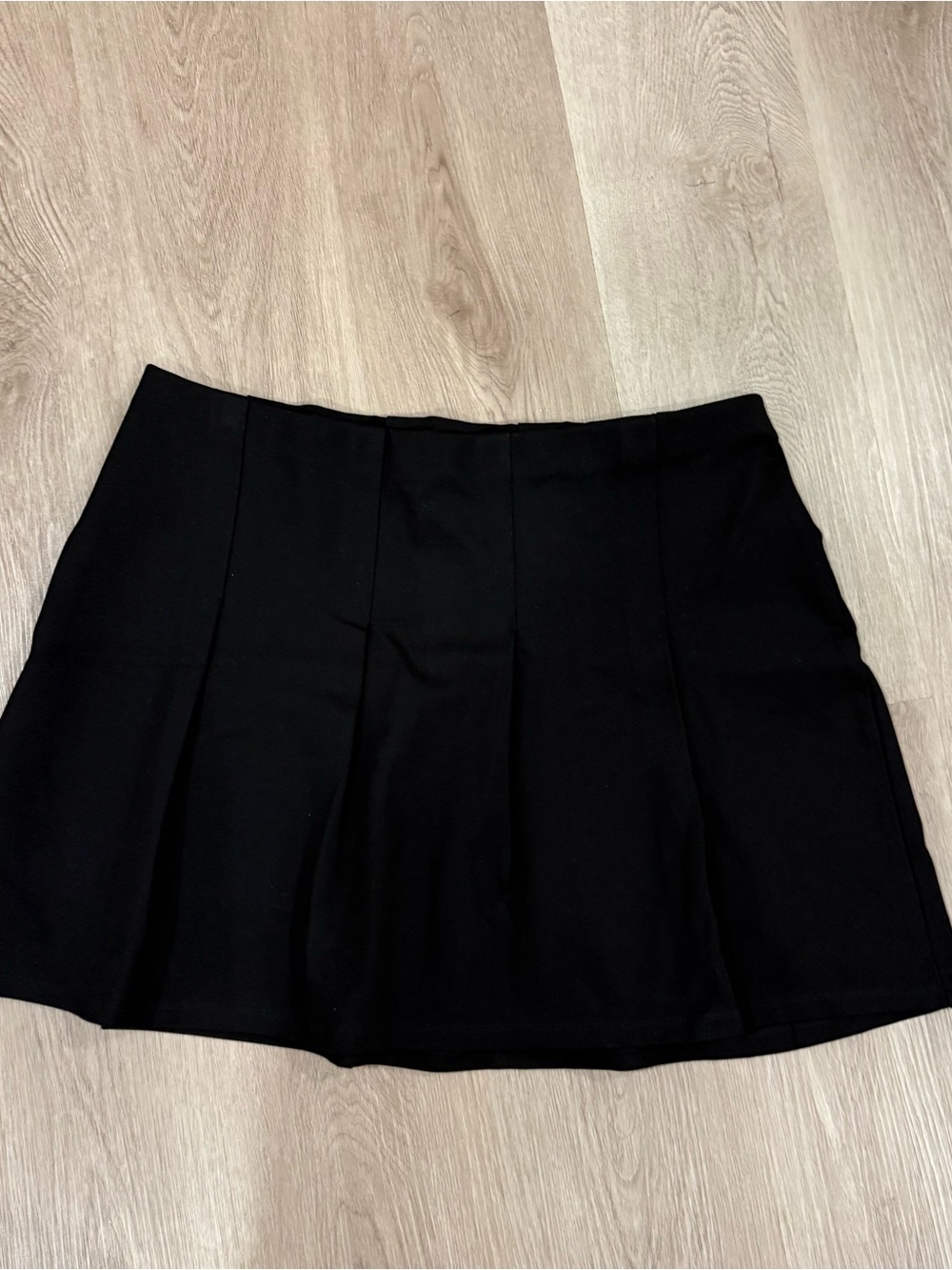 H & M Classic Black Pleated Women's Skirt